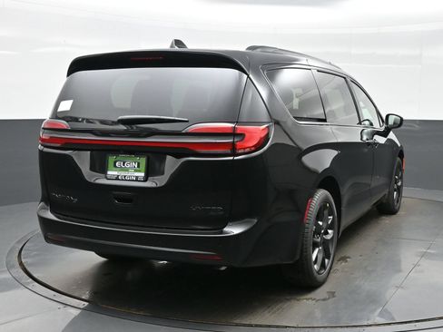 New 2027 Chrysler Pacifica Limited AWD/4WD image 7