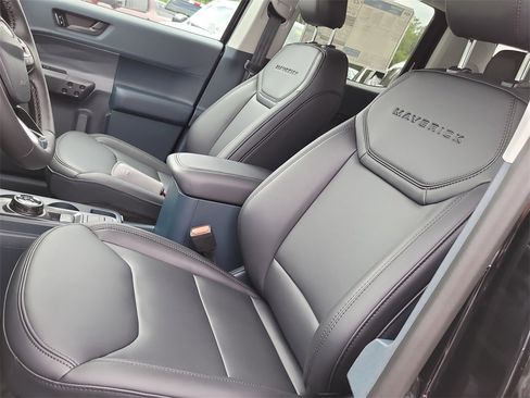 New 2025 Ford Maverick Lariat w/ Black Appearance Package image 16