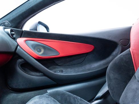 Used 2019 McLaren 570S Coupe RWD image 17