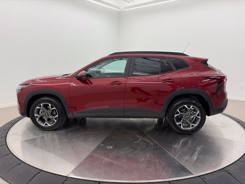 Used 2024 Chevrolet Trax LT w/ Sunroof Package FWD image 6