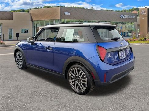 Used 2025 MINI Cooper 2-Door Hardtop image 5