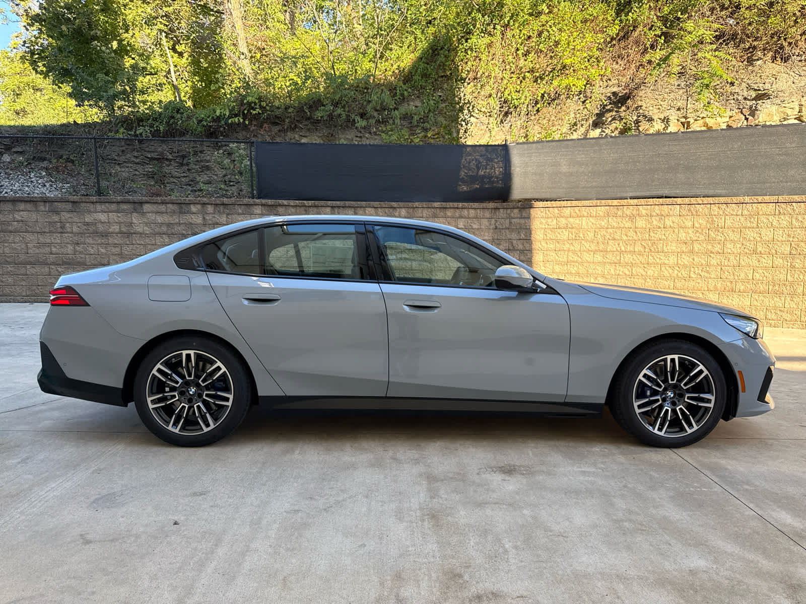 Used 2026 BMW 530i xDrive w/ M Sport Package AWD/4WD image 7