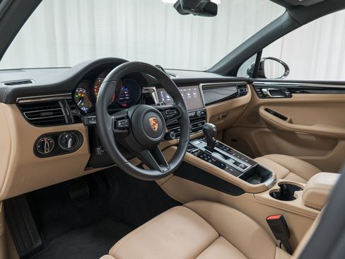 Used 2026 Porsche Macan Turbo image 4