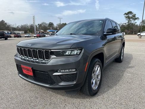 Used 2022 Jeep Grand Cherokee Limited image 3