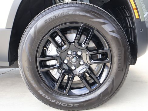 Used 2025 Land Rover Defender 110 S AWD/4WD image 31