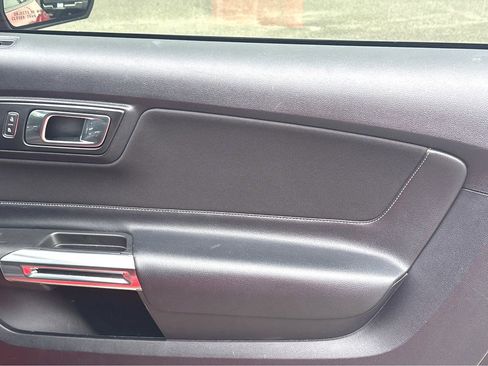 Used 2019 Ford Mustang Coupe image 11