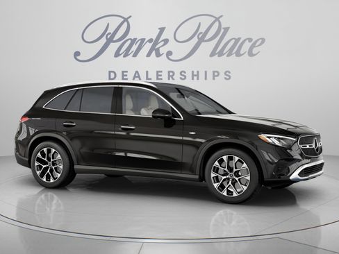 Used 2025 Mercedes-Benz GLC 350e 4MATIC image 29