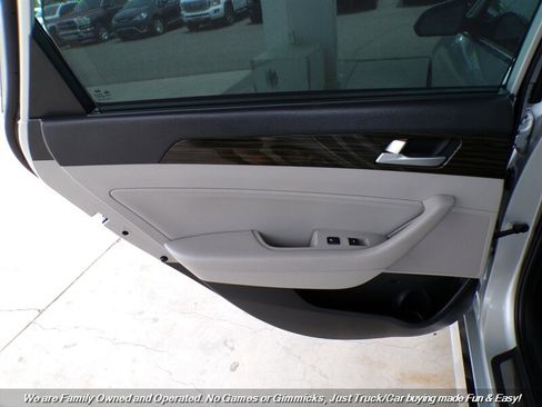 Used 2017 Hyundai Sonata Limited w/ Tech Package 03 FWD image 18