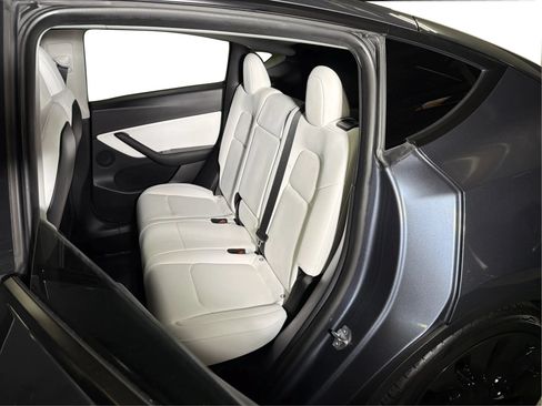 Used 2022 Tesla Model Y Performance AWD/4WD image 10