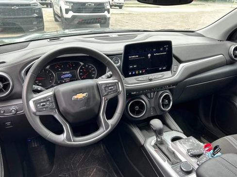 Used 2024 Chevrolet Blazer LT w/ Convenience Package FWD image 3