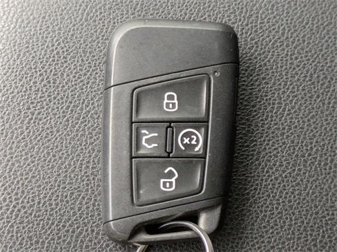 Used 2022 Volkswagen Tiguan SE R-Line image 28