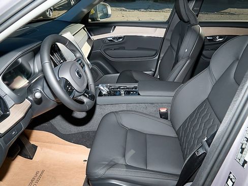 New 2026 Volvo XC90 B6 Plus w/ Protection Package image 16