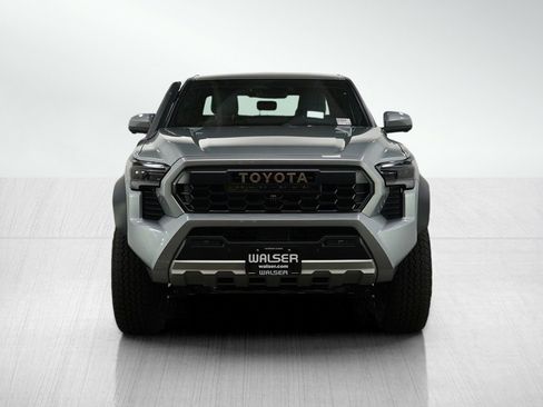 Used 2024 Toyota Tacoma Trailhunter image 11