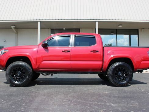 Used 2017 Toyota Tacoma Limited w/ Tow Package AWD/4WD image 11