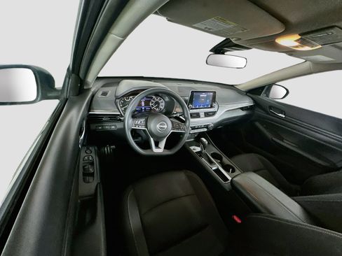 Used 2025 Nissan Altima 2.5 SV FWD image 18