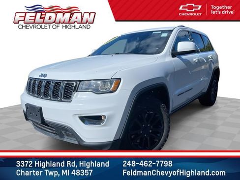 Used 2021 Jeep Grand Cherokee Laredo image 1
