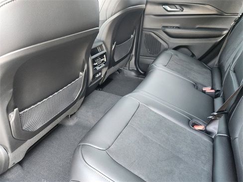 New 2025 Jeep Grand Cherokee Altitude image 21