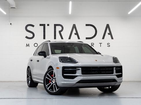 Used 2025 Porsche Cayenne GTS AWD/4WD image 1