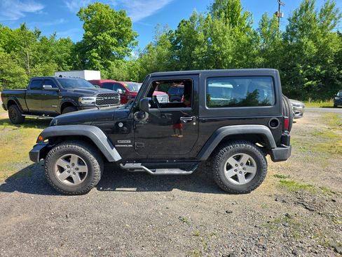 Used 2017 Jeep Wrangler Sport w/ Quick Order Package 24S AWD/4WD image 5