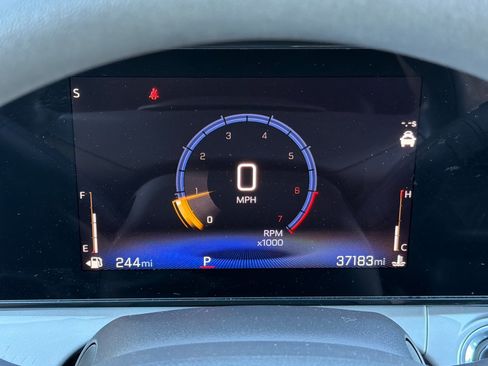 Used 2025 Chevrolet Trax LT FWD image 21