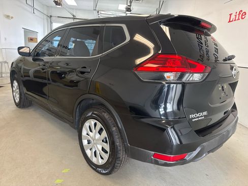 Used 2017 Nissan Rogue S image 3