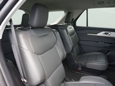 Certified 2026 Ford Explorer Active RWD image 18