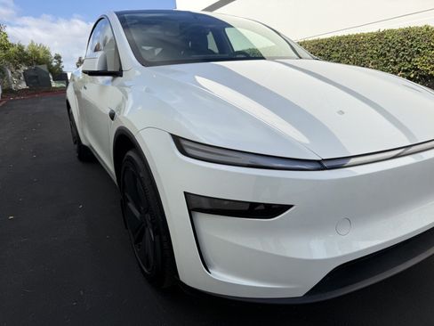 Used 2026 Tesla Model Y Long Range RWD image 7