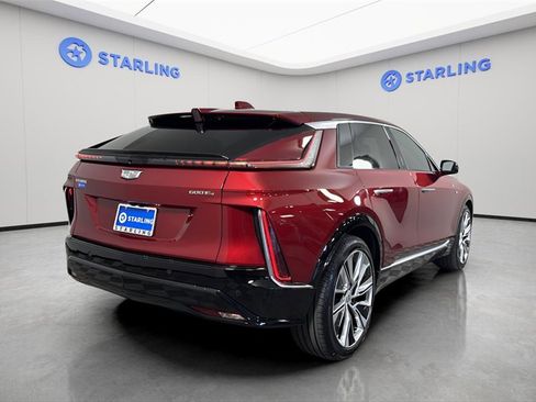 Used 2024 Cadillac Lyriq Luxury w/ LPO, Floor Liner Package image 8