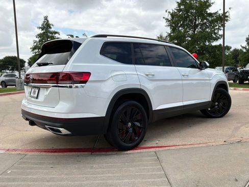 Used 2024 Volkswagen Atlas SE FWD image 6