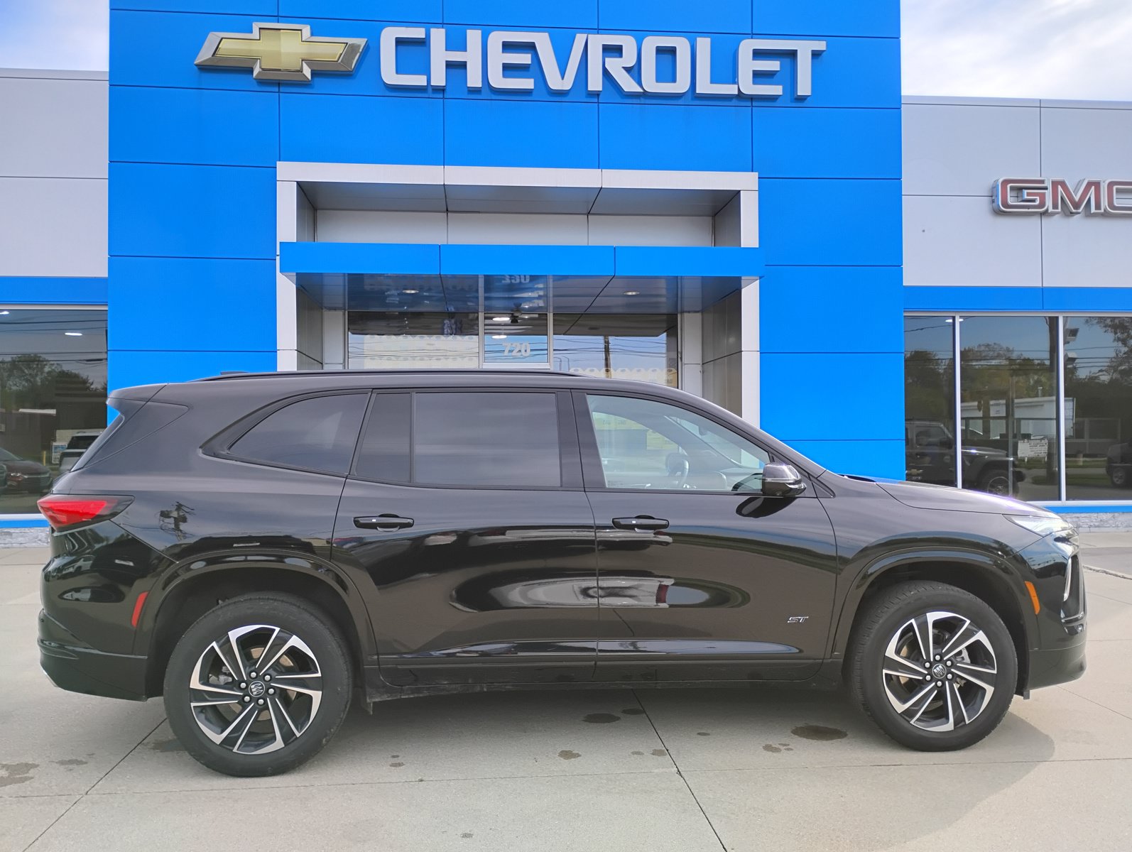 Used 2025 Buick Enclave Sport Touring FWD image 6