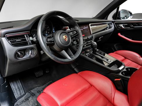Used 2024 Porsche Macan image 3