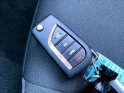 Used 2025 Toyota Corolla LE image 12