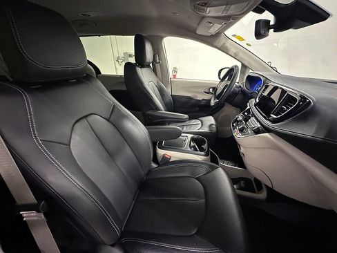 Used 2022 Chrysler Pacifica Touring-L FWD image 27