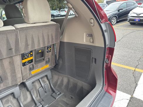 Used 2011 Toyota Sienna LE image 39