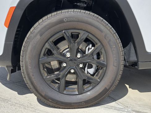 New 2026 Jeep Grand Cherokee L 4WD image 9