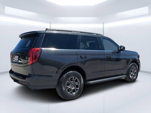 Used 2025 Ford Expedition Active RWD image 3