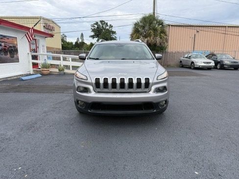 Used 2016 Jeep Cherokee Latitude w/ Comfort/Convenience Group FWD image 3