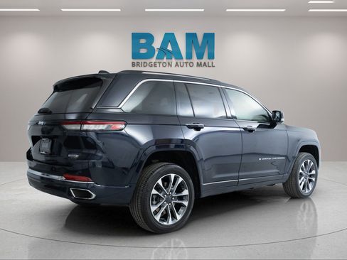 Used 2023 Jeep Grand Cherokee Overland AWD/4WD image 7
