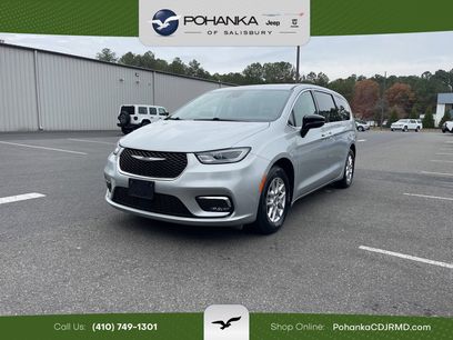 Used 2024 Chrysler Pacifica Touring-L