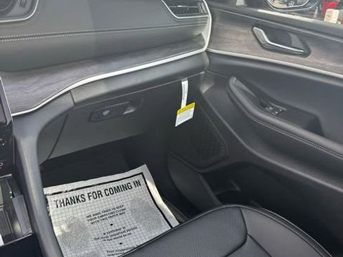 New 2025 Jeep Grand Cherokee L Limited w/ Luxury Tech Group II image 39
