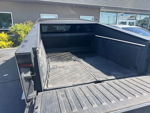 Used 2024 Tesla Cybertruck AWD Crew Cab image 13