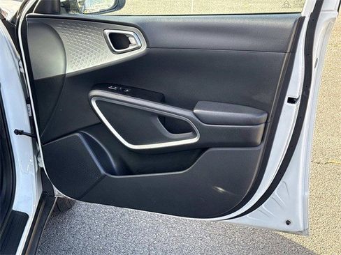 Certified 2023 Kia Soul LX w/ LX Technology Package image 8