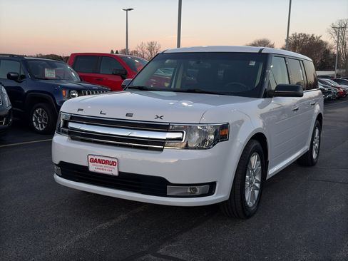 Used 2019 Ford Flex SEL w/ Class III Trailer Tow Package image 2