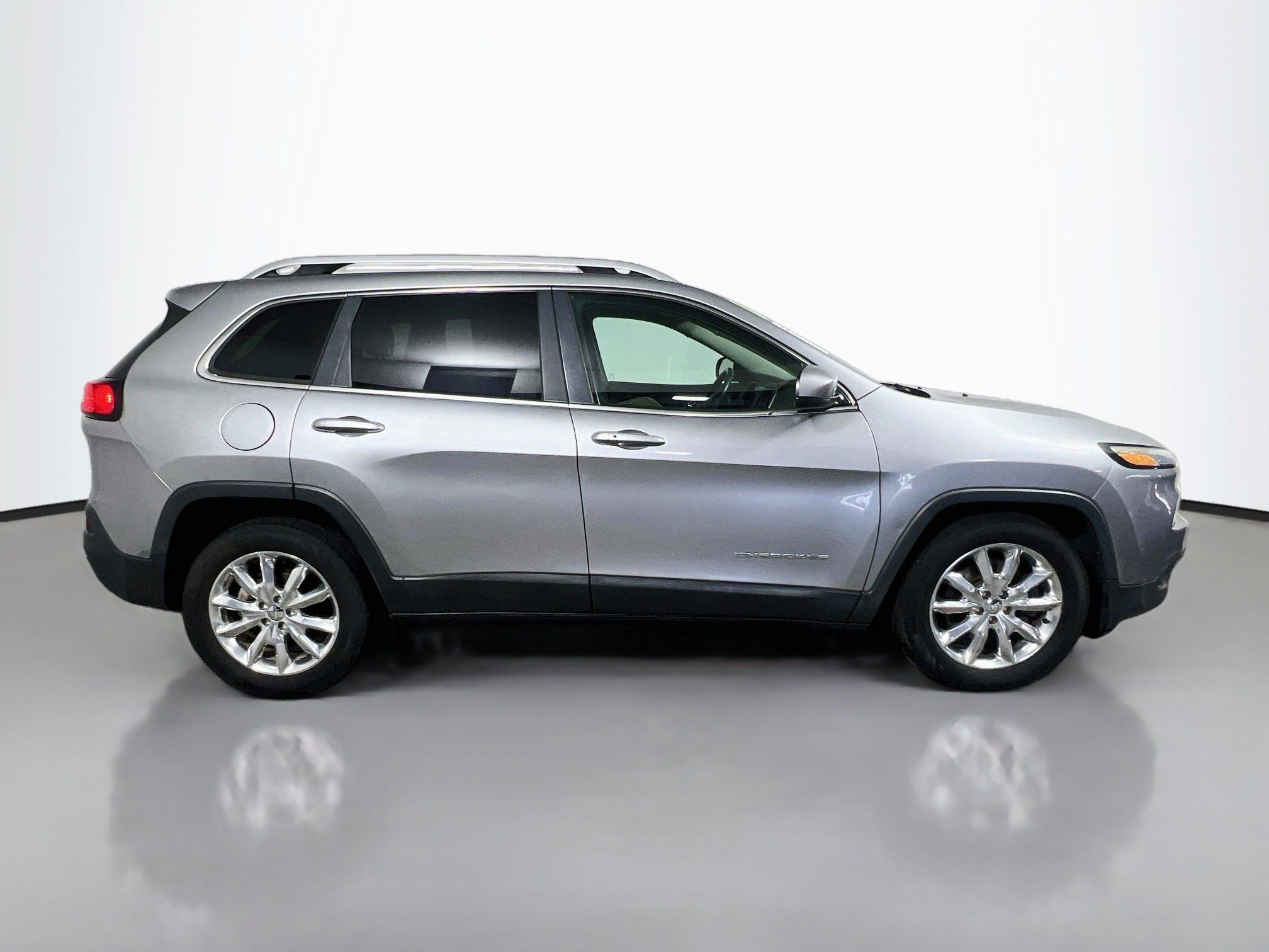 Used 2016 Jeep Cherokee Limited FWD image 3