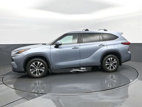 Used 2023 Toyota Highlander XLE AWD/4WD image 5