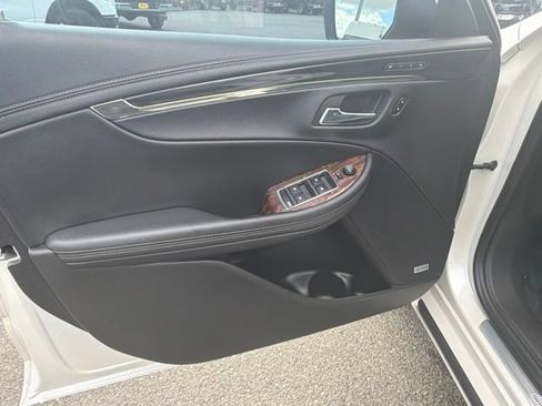 Used 2014 Chevrolet Impala LTZ FWD image 17