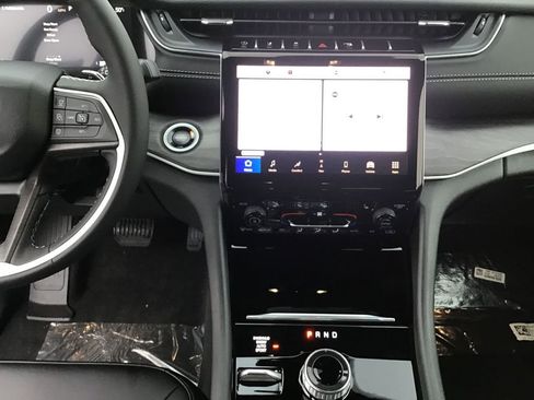 New 2025 Jeep Grand Cherokee Limited w/ Trailer Tow Package image 14