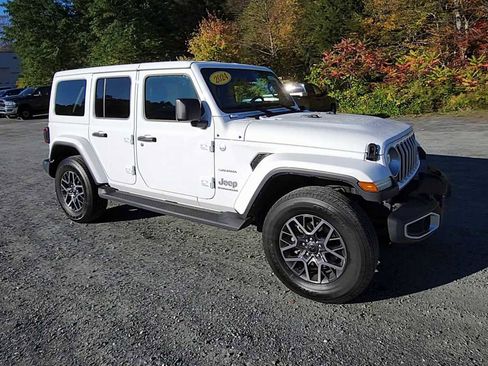 Used 2024 Jeep Wrangler Sahara image 2