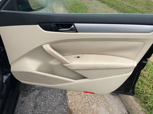 Used 2012 Volkswagen Passat 2.5 SE image 24