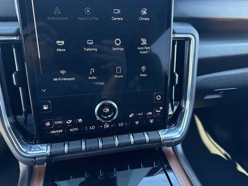 Used 2025 GMC Yukon XL Denali image 26